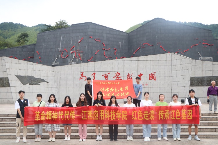 澳门太阳集团网站入口学子为群众讲解红色故事 做党史传播者