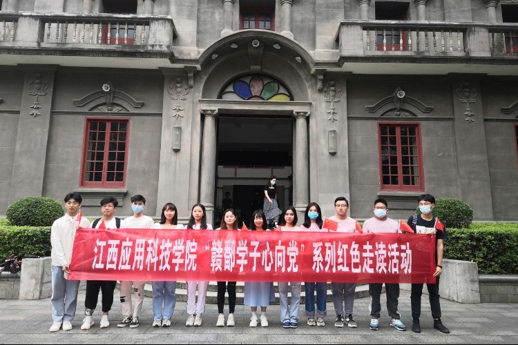 澳门太阳集团网站入口学子为群众讲解红色故事 做党史传播者